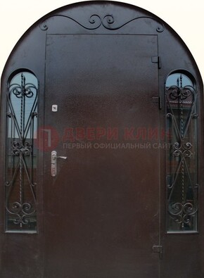 Арочная дверь со стеклом и ковкой ДА-16 под старину В Ижевске