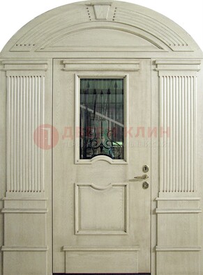 Белая входная дверь массив со стеклом и ковкой ДА-49 В Ижевске