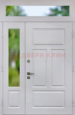 Белая полуторная железная дверь со стеклом и фрамугами ДФГ-10 В Ижевске