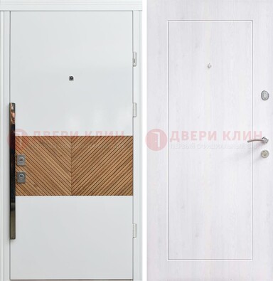 Белая железная дверь МДФ горизонтальной вставкой ДМ-265 В Ижевске