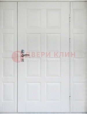 Белая входная дверь для коттеджа с МДФ ДМ-536 В Ижевске