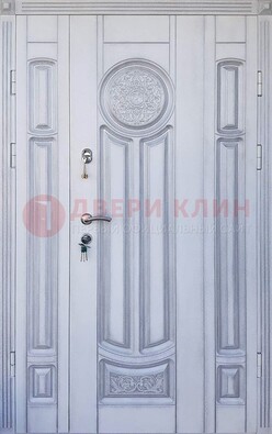 Белая двухстворчатая дверь с массивом дуба ДМД-72 В Ижевске