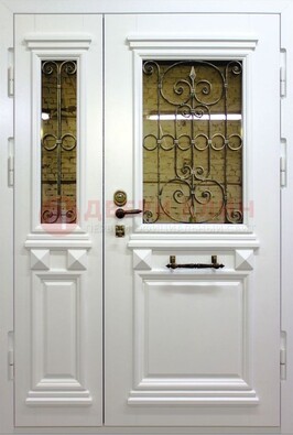 Белая парадная металлическая дверь со стеклом и ковкой ДПР-83 В Ижевске