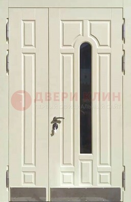 Белая двухстворчатая металлическая дверь со стеклом ДС-71 В Ижевске