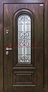 Темная филенчатая железная дверь со стеклом и ковкой ДСК-102 в Волжском