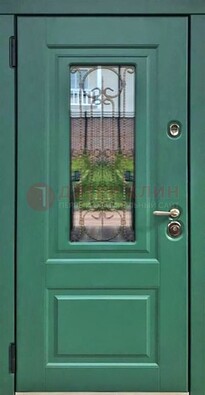 Зеленая металлическая дверь со стеклом и ковкой ДСК-113 В Ижевске