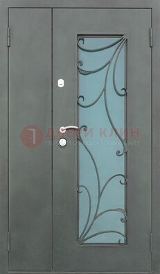 Двухстворчатая железная дверь со стеклом и ковкой ДСК-40 В Ижевске