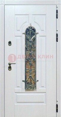 Белая остекленная металлическая дверь с ковкой ДСК-98 В Ижевске