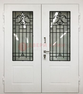 Белая двухстворчатая уличная дверь Винорит со стеклом ДСТ-4 В Ижевске