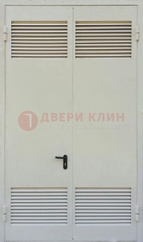 Белая металлическая противопожарная дверь с вентиляционной решеткой ДТ-6 В Ижевске