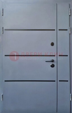 Серая металлическая тамбурная дверь с молдингами ДТМ-42 В Ижевске