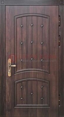 Коричневая уличная дверь с виноритом для дома ДВТ-235 В Ижевске