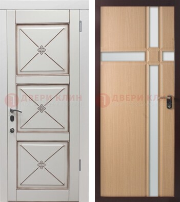 Белая уличная дверь с зеркальными вставками внутри ДЗ-94 В Ижевске