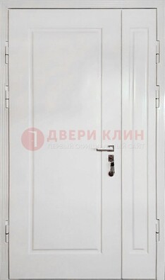 Полуторная металлическая дверь с МДФ в белом цвете ПЛ-24 В Ижевске