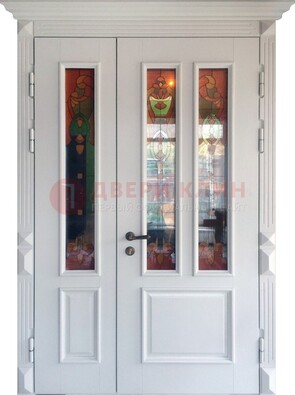 Белая полуторная металлическая дверь с витражом ВЖ-12 В Ижевске