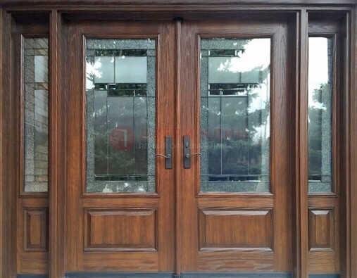 Распашная стальная дверь с массивом с витражом и фрамугами ВЖ-21 В Ижевске
